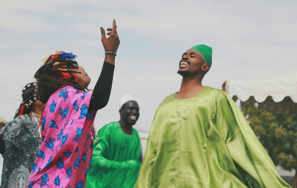 Vibrant cultural dance with traditional costumes in Sudan, highlighting joyous community festival. المقالات